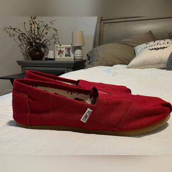 TOMS Red Classic Canvas Slip-On Size 9 Alpargata - Picture 8 of 10